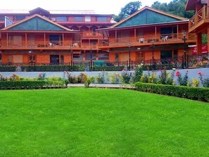 المنطقة المحيطة بالمنشأة