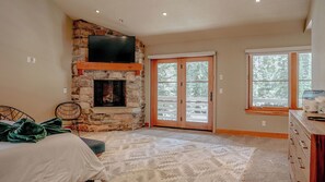 6 عدّة غرف نوم ومكواة/لوح كي وسرير سفر وواي فاي مجانًا