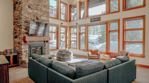 Camp de base: 6 BR, 6 BA Maison à Solitude, 17 personnes