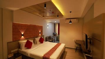 Deluxe Room, 1 Bedroom | Premium bedding, minibar, individually decorated, individually furnished