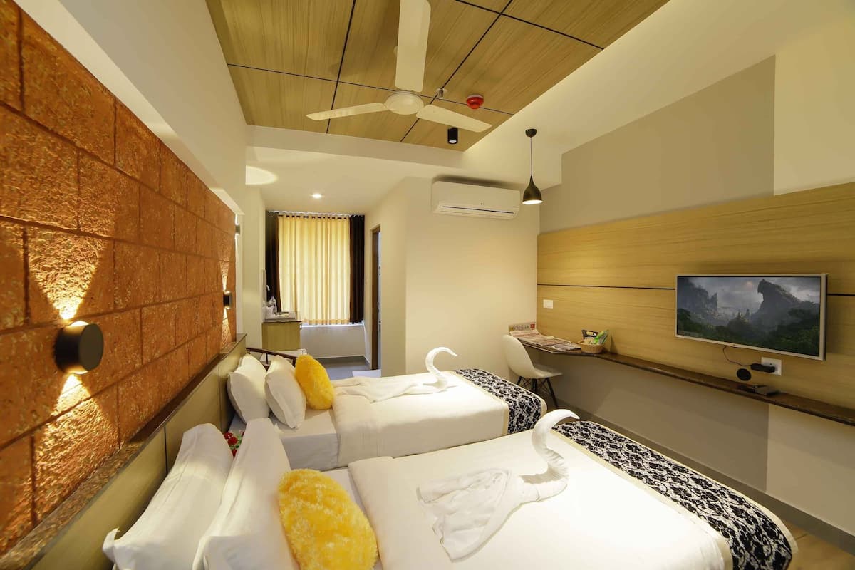 Premium bedding, minibar, individually decorated, individually furnished