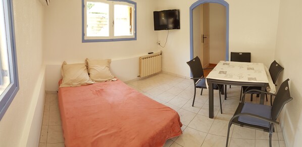 2 bedrooms, iron/ironing board, free WiFi, bed sheets
