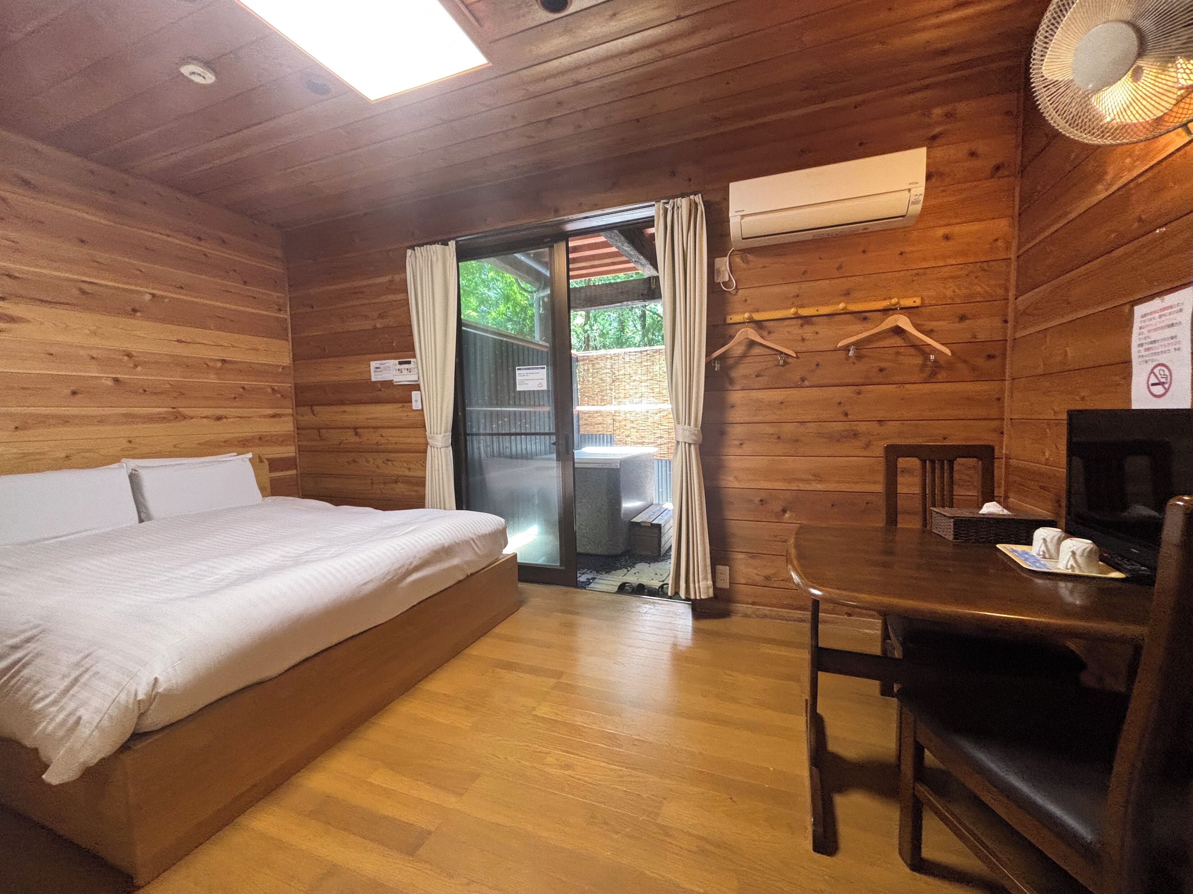 Desk, free WiFi, bed sheets