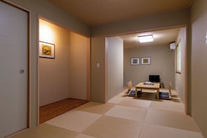 [Main Building] Japanese-Style Family Room, Non-Smoking - FUJIYAMA INN CONIFER (Fujiyoshida)
