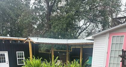 Downtown Carrollton - Backyard Bungalow