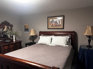 2 bedrooms, desk, iron/ironing board, free WiFi