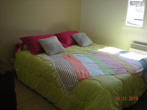 2 habitaciones, tabla de planchar con plancha y wifi gratis 