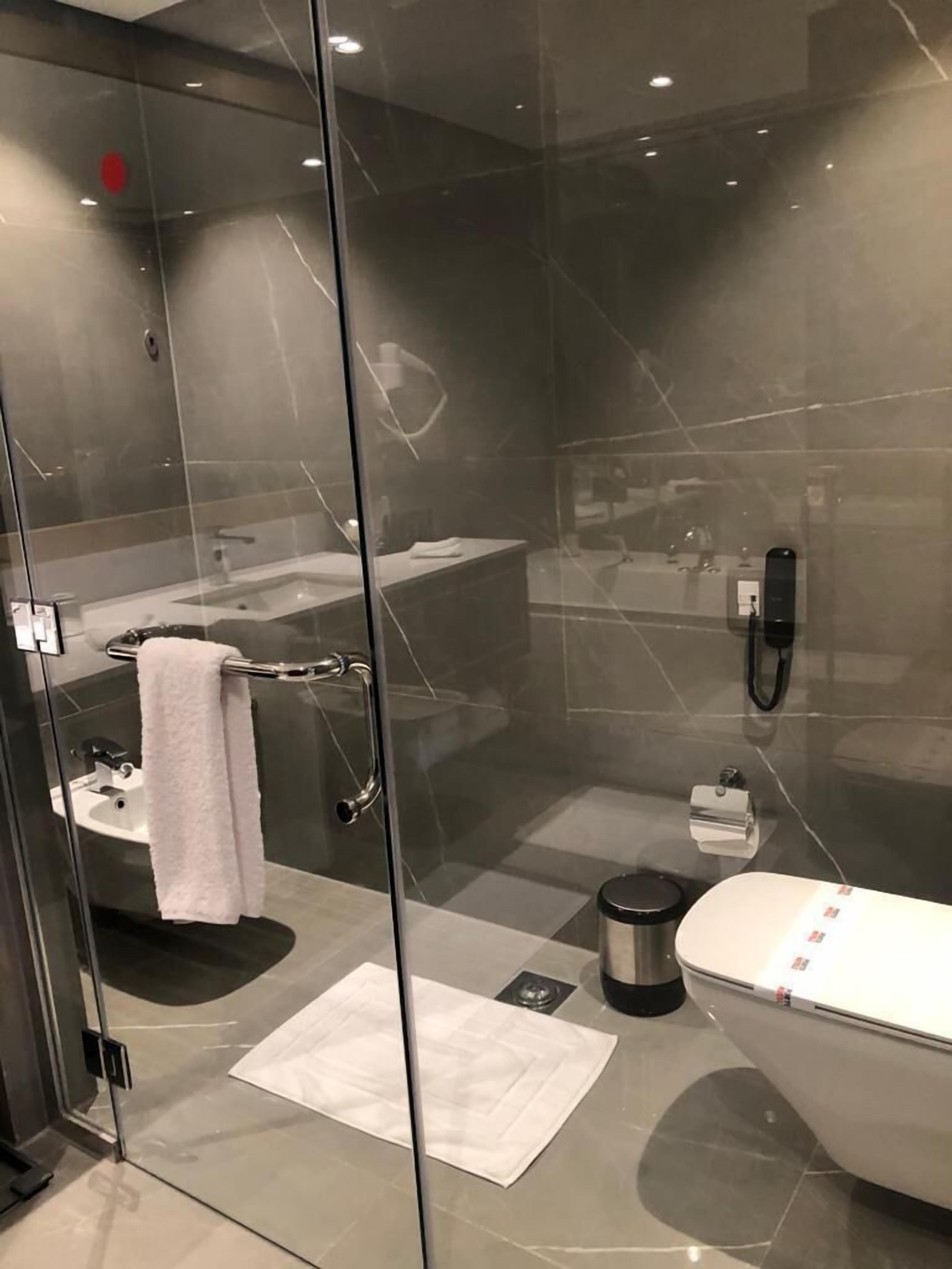 Shower kamar mandi