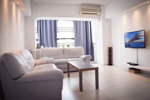 Smart TV, offices - Arc de Triomphe Spacious Panoramic Apartment ❤️ (Sector 1)