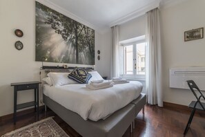 3 bedrooms, iron/ironing board, WiFi - Quiet and classic on two floors, by Trevi Fountain (Roma)