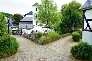 Property grounds - Ferienhaus Pape | 300 m² | 17 Guests | Sauna | Playroom | Private Garden + BBQ (Eslohe (Sauerland))