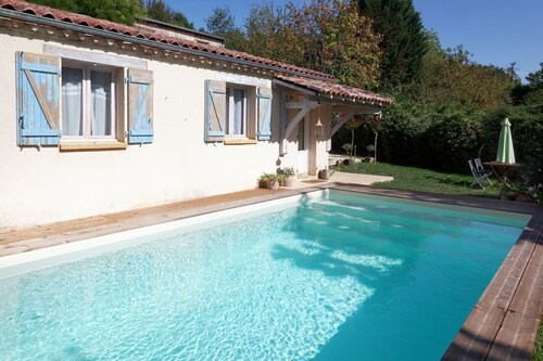 Petite maison à la campagne avec piscine privée