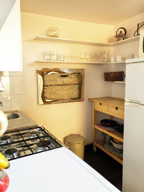 Fridge, microwave, oven, stovetop