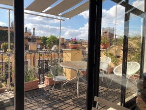 Outdoor dining - Artistic Loft, Terrace with a spectacular view of Trastevere! (Rome)
