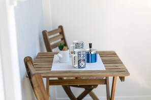 Superior Double or Twin Room, City View | Balcony - La Preziosa Rooms (Pula)