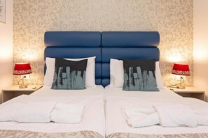 1 quarto, cofres nos quartos, escrivaninha, quartos à prova de som