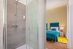 Kamar Double atau Twin Deluks, pemandangan kota | 1 kamar tidur, seprai premium, brankas, dan meja kerja