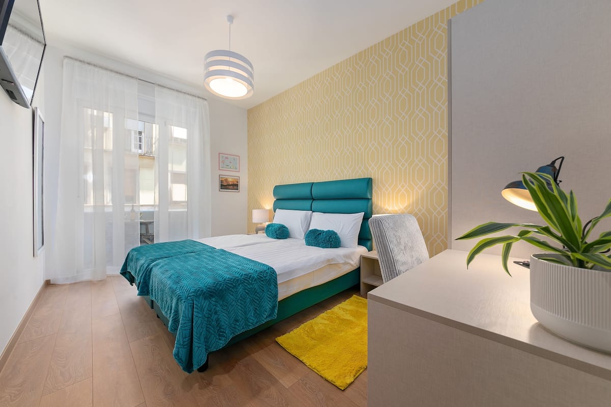 Deluxe Double or Twin Room, City View | 1 bedroom, premium bedding, in-room safe, desk