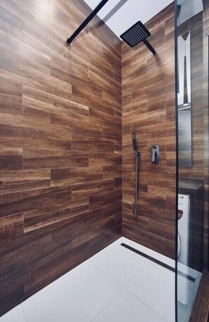 Apartment | Bathroom | Shower, towels, soap, toilet paper - Apartment Nika (Odesa)