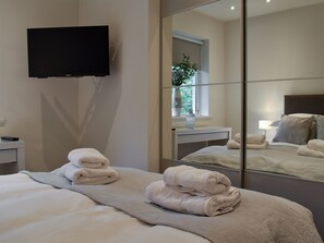 3 bedrooms, free WiFi, bed sheets