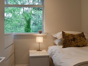 3 室のベッドルーム、WiFi (無料)、ベッドシーツ