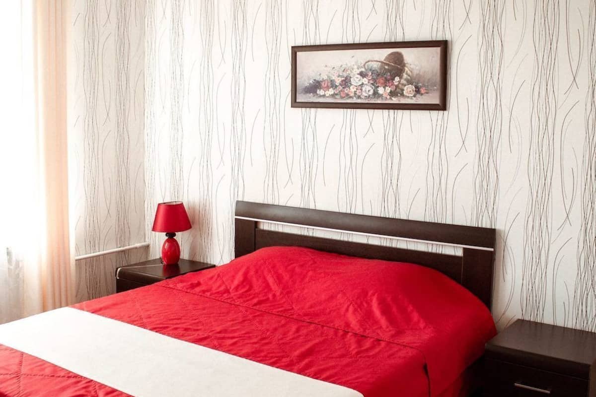 Junior Studio | Peralatan tempat tidur premium, dihias secara berasingan, meja