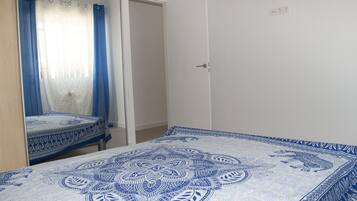 3 chambres, fer et planche à repasser, draps fournis