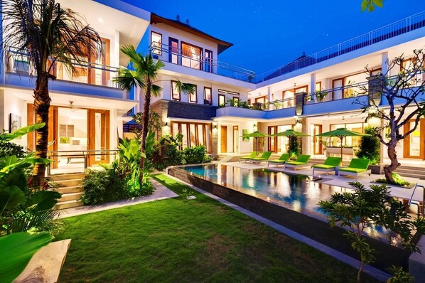 Front of property – evening/night - Villa Wiljoba (Canggu)