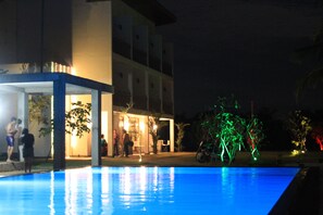 Outdoor pool - Amanda Beach Resort (Pasikuda)