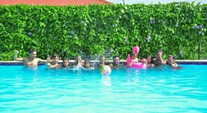 حمام سباحة