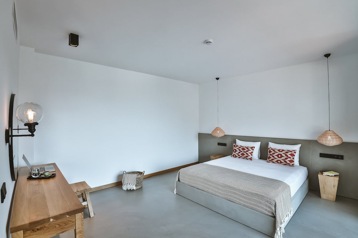 Junior suite | Een gratis minibar, een kluis op de kamer, individueel gedecoreerd