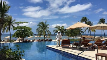 Piscina all'aperto, una piscina riscaldata