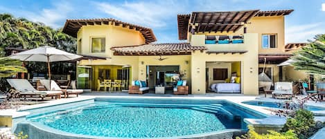 Piscine extérieure, piscine chauffée