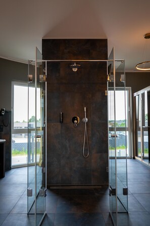 Chambre Double Supérieure | Douche de la salle de bain