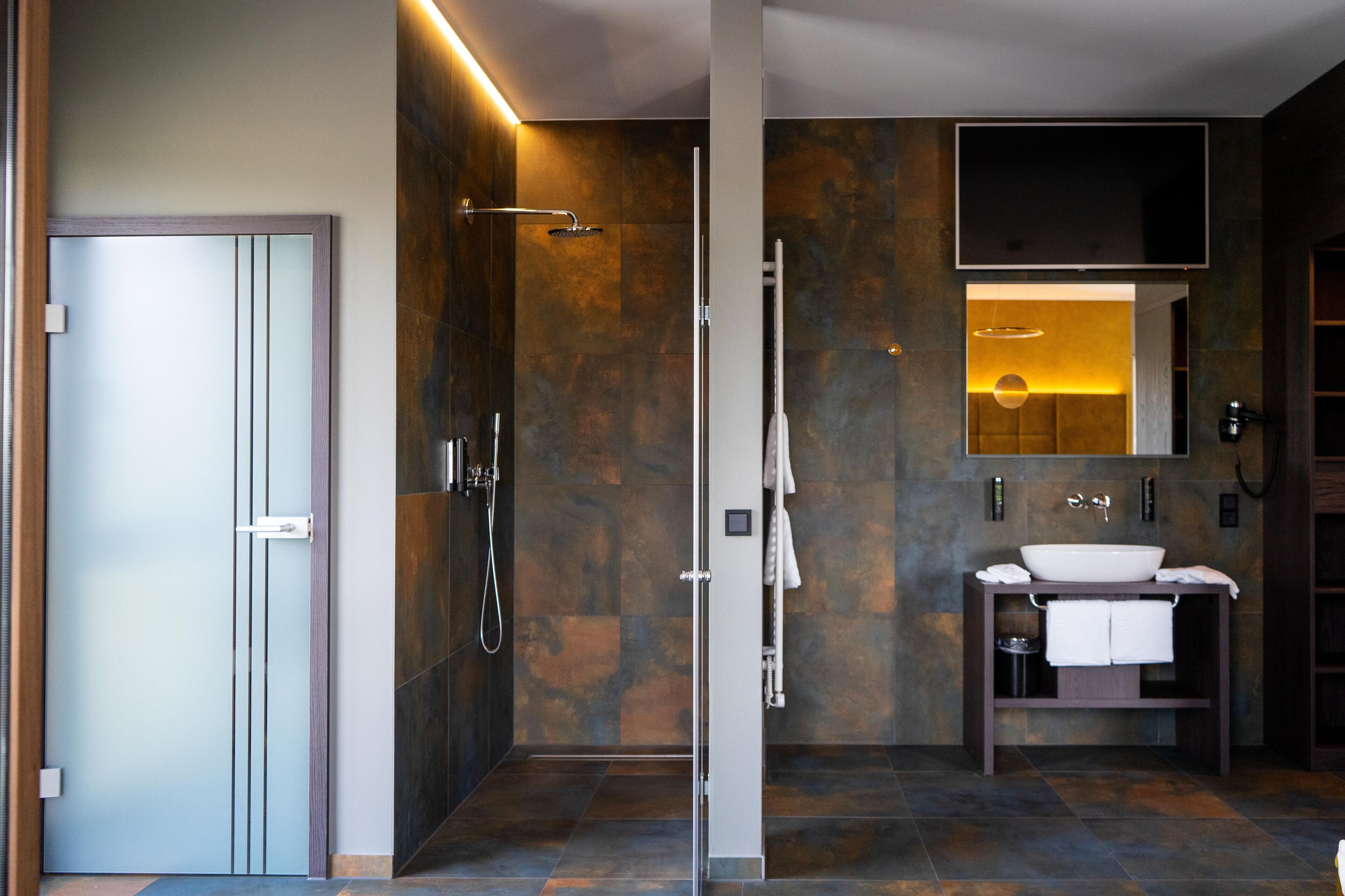 presidential double room | bathroom | shower, hair dryer, slippers, heated floors