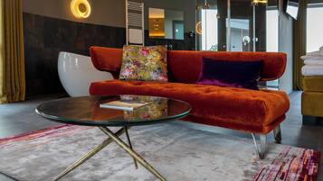 Quarto casal superior | Área de estar | TV de tela plana, Netflix, pisos aquecidos, serviços de streaming