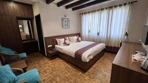 Dobbeltrom – deluxe | Sengetøy av topp kvalitet, safe på rommet, skrivebord og lydisolert