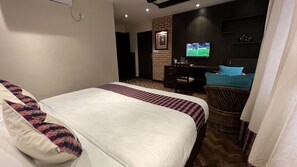 Deluxe Double Room | Premium bedding, in-room safe, desk, soundproofing - Mandala Heritage Inn (Kathmandu)
