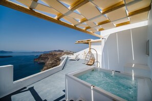 Venus Suite Hot Tub Caldera View | Private spa tub - Symphony Suites (Santorini)