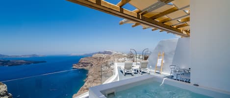 Private spa tub