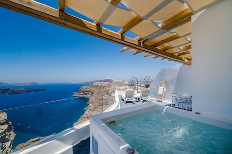 Private spa tub. Symphony Suites