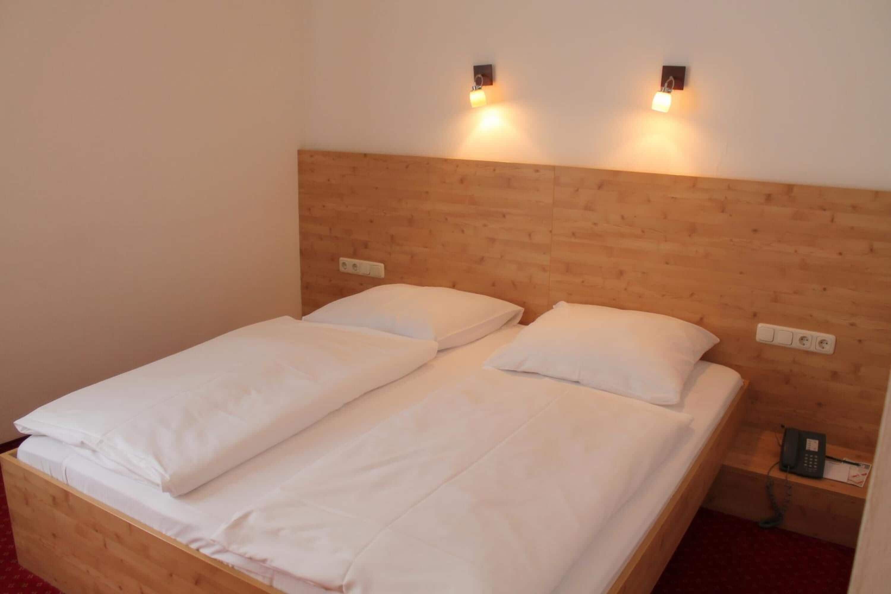 desk, soundproofing, free wifi, bed sheets