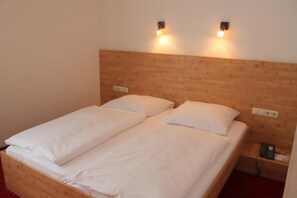Escritorio, insonorización, wifi gratis y ropa de cama 