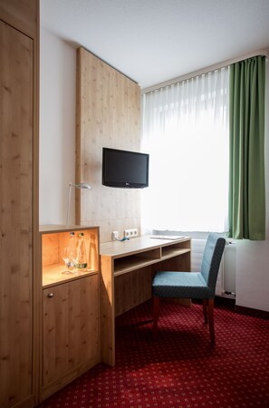 Double Room | Room amenity - Steichele Hotel & Weinrestaurant (Nuremberg)