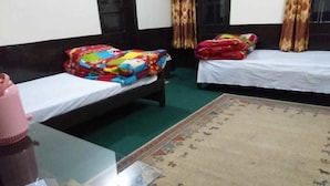 Family Triple Room | In-room safe, WiFi (free) - Rama Midway Guest House (Astore)