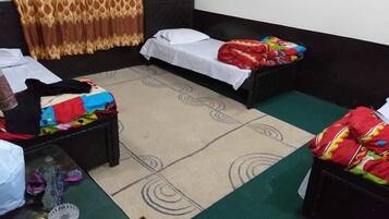Family Room | In-room safe, free WiFi