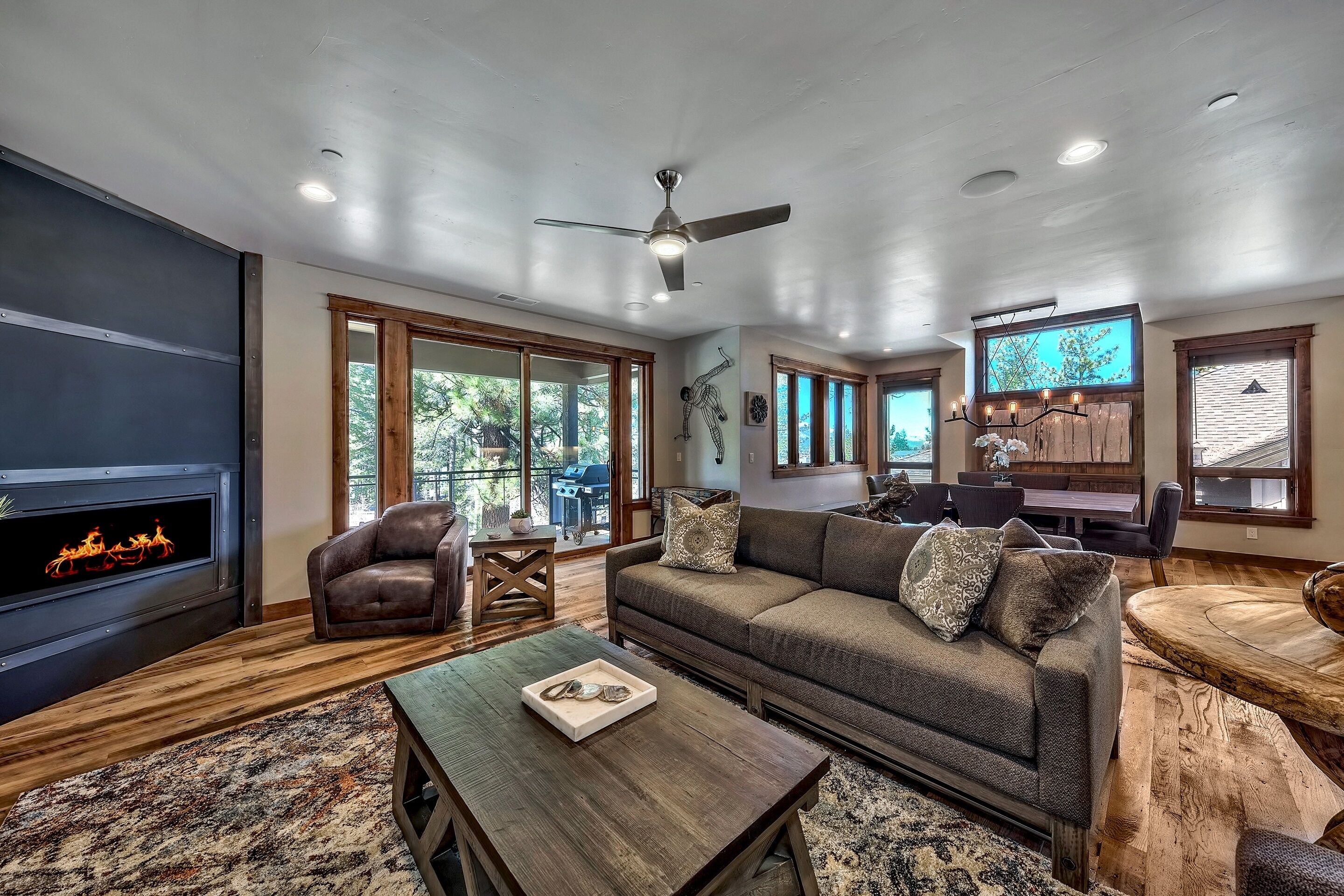 タウンホーム 4 ベッドルーム | リビングルーム