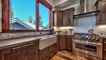 Casa de ciudad, 4 habitaciones | Cocina privada | Refrigerador, horno, cafetera y tetera y tostadora