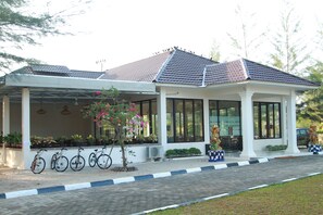 Desayuno continental diario (IDR 100000 por persona)