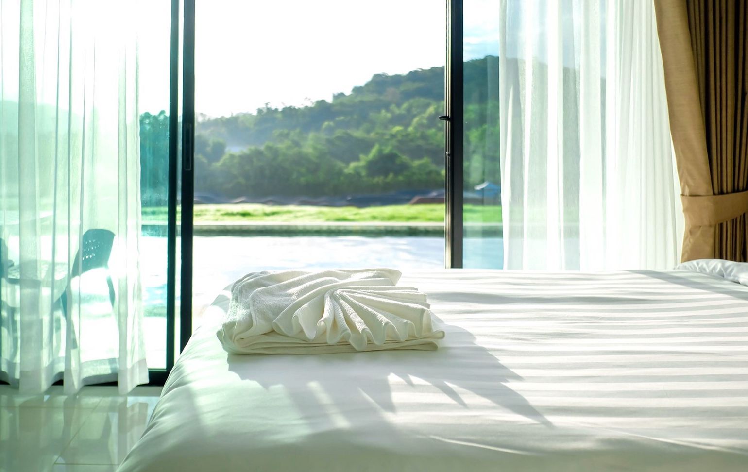 Deluxe Room, Pool View | Interior